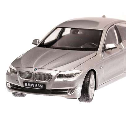 BMW 535i (F10) 2010, macheta auto, scara 1:24, argintiu, Welly