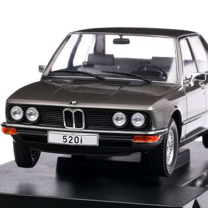 BMW seria 5 (E12) 1973, macheta auto scara 1:18, antracit, MCG