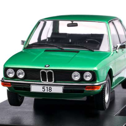 BMW seria 5 (E12) 1973, macheta auto scara 1:18, verde metalizat, MCG