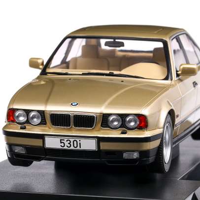 BMW Seria 5 (E34) 1992, macheta auto scara 1:18, bej metalizat, MCG