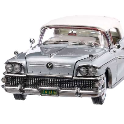 Buick Limited Closed Convertible 1958, macheta auto, scara 1:18, argintiu, SunStar