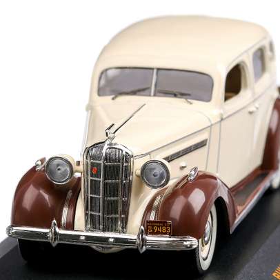 Macheta auto Buick Series 40 Special 1936, scara 1:43, crem cu maro, IXO