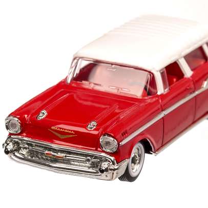 Chevrolet Nomad 1957, macheta 1:43, rosu cu alb, Lucky Die Cast