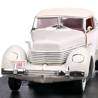 Cord 810 1936, macheta auto, scara 1:18, alb, Signature Models