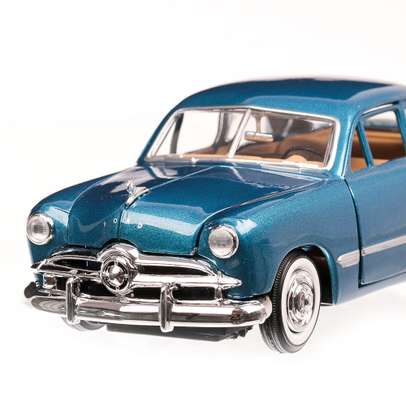Macheta auto Ford Coupe 1949 1:24 albastru Motor Max