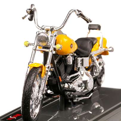 Harley-Davidson FXDWG Dyna Glide Wide 2001, macheta motocicleta, scara 1:18, galben, Maisto