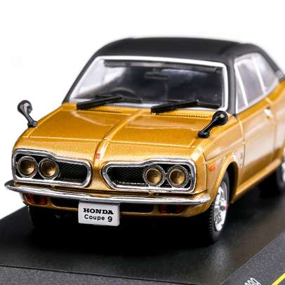 Honda 1300 Coupe 9 RHD 1970, macheta auto, scara 1:43, auriu cu negru, First 43 Models