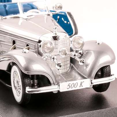 Macheta auto Mercedes-Benz 500K (W29) 1936, scara 1:18, argintiu, Maisto