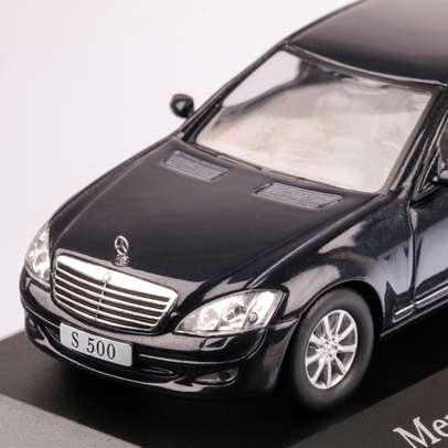Mercedes-Benz S 500 (W221) 2005, macheta auto scara 1:43, albastru inchis, carcasa plexic, Magazine models