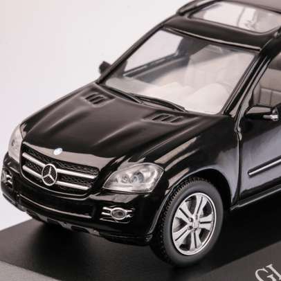 Mercedes-Benz GL 500 4MATIC (X164) 2006, macheta auto scara 1:43, negru, carcasa plexic, Magazine models
