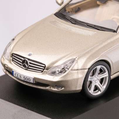 Mercedes-Benz CLS 500 (C219) 2004, macheta auto scara 1:43, auriu, carcasa plexic, Magazine models
