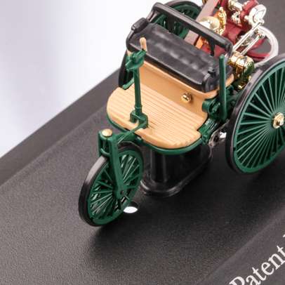 Mercedes-Benz PATENT MOTOR CAR 1886, macheta auto scara 1:43, verde inchis, carcasa plexic, Magazine models