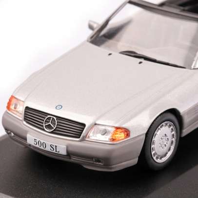 Mercedes-Benz 500 SL ROADSTER (R129) 1989, macheta auto scara 1:43, argintiu, carcasa plexic, Magazine models