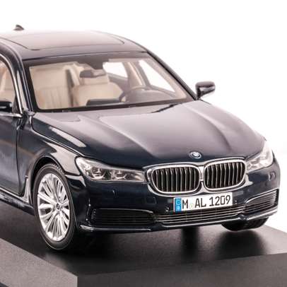 BMW 750Li seria 7 Langversion G12, macheta auto scara 1:18, indigo, window box, Paragon