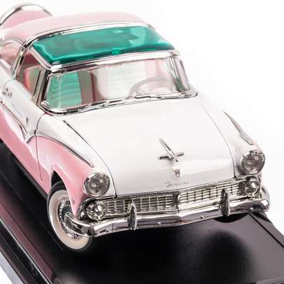 Ford Fairlaine Crown Victoria 1955, macheta auto scara 1:18, roz, window box, Lucky Die Cast