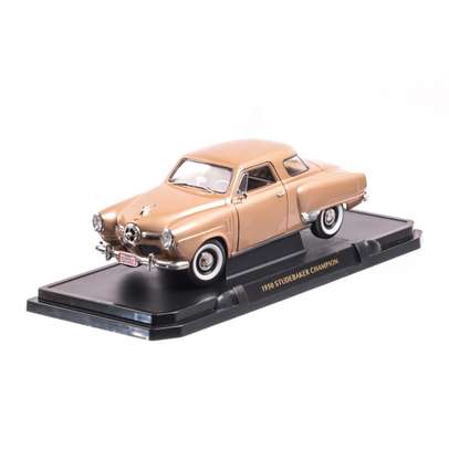 Studebaker CHAMPION 1950, macheta auto scara 1:18, auriu, window box, Lucky Die Cast