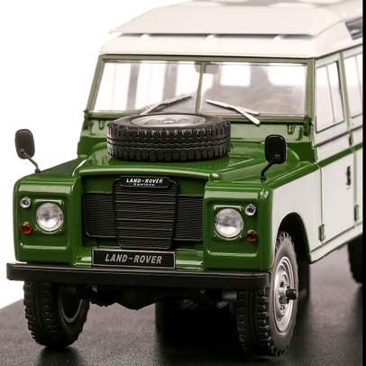 Land Rover series III 109 1980, macheta auto, scara 1:24, verde cu alb, White Box