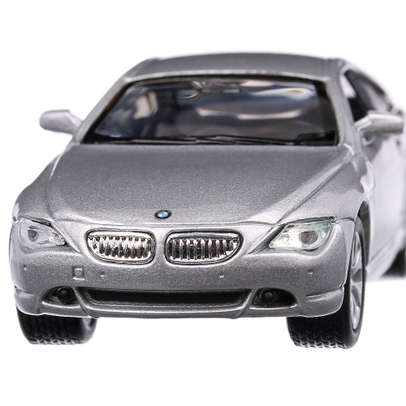 Macheta auto BMW 645 Ci 2005 scara 1:36 argintiu Welly