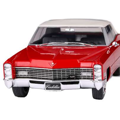 Macheta auto Cadillac Deville Convertible 1968 scara 1:18 rosu cu alb KK Scale