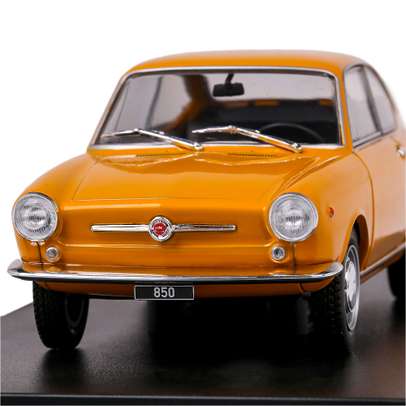 Macheta auto Fiat 850 Coupe 1965 scara 1:24 galben