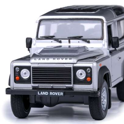 Macheta auto Land Rover Defender 2015 argintiu 1:24