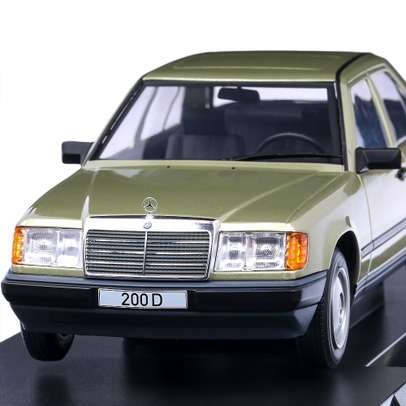 Macheta auto Mercedes-Benz 200 D (W124) 1984, scara 1:18, verde metalizat, MCG