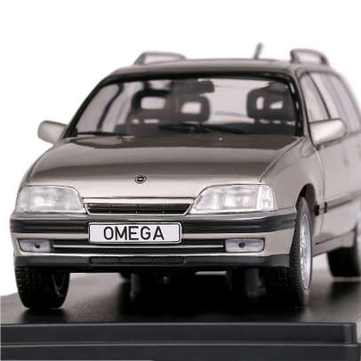 Macheta auto Opel Omega A2 Caravan 1990 scara 1:24 gri