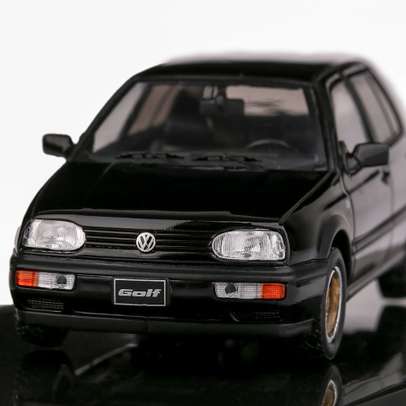 Macheta auto Volkswagen Golf III 1993 negru 1:43