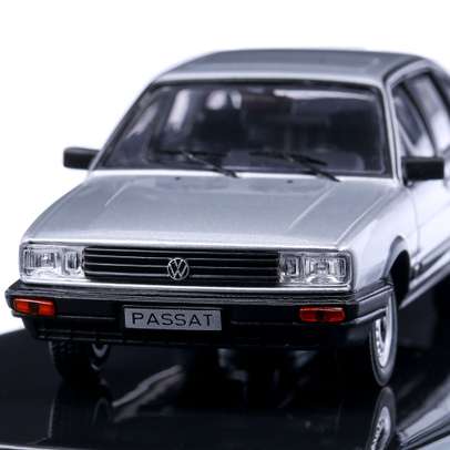 Macheta auto Volkswagen Passat (B2) 1985, scara 1:43, argintiu, Ixo