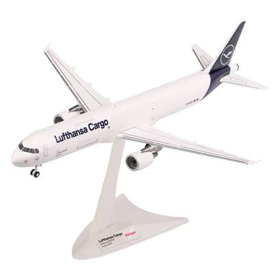 Macheta avion Lufthansa Cargo Airbus A321P2F scara 1:200