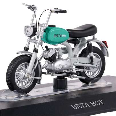 Macheta moto Beta Boy 1970 scara 1:18, argintiu cu verde, Magazine models