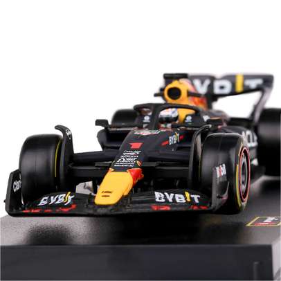 Macheta Red Bull RB19 F1 scara 1:43 Verstappen 2023 cu casca pilot