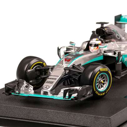 Mercedes AMG W07 hybrid, #44, AMG Petronas F1, L.Hamilton, 2016, macheta auto, scara 1:18, argintiu, Bburago