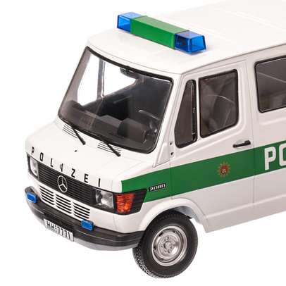 Mercedes-Benz 208D Bus Polizei Hamburg 1988, macheta auto scara 1:18, alb cu verde, Limited Edition, KK SCALE