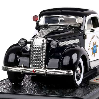 Pontiac Deluxe Police USA 1936, macheta auto, scara 1:18, negru cu alb, Signature Models