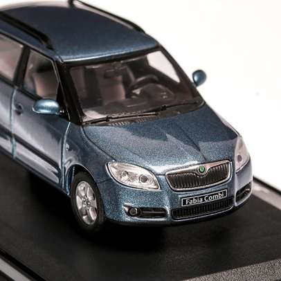 Skoda Fabia II station wagon 2006, macheta auto scara 1:43, bleu metalizat, vitrina plexic, Abrex