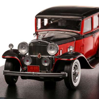 Stutz SV-16 Sedan 1933, macheta auto, scara 1:43, rosu cu negru, Neo