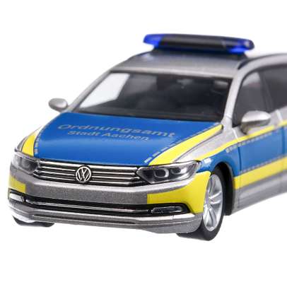 Volkswagen Passat Variant B8 2018, macheta autospeciala, scara 1:87, argintiu cu galben si albastru, Herpa