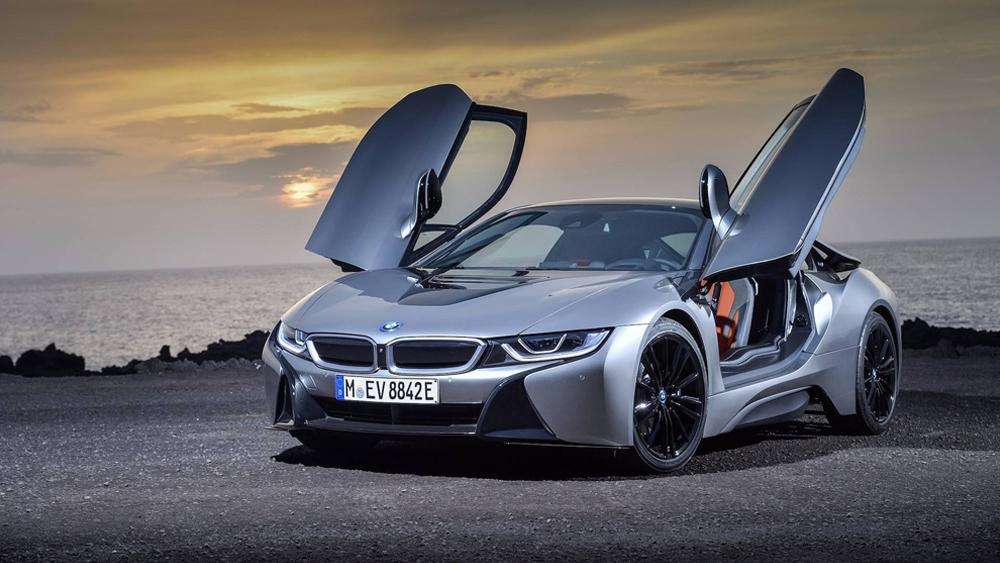 Aspect de supercar si motor care consuma 2.1 litri la suta de kilometri: BMW i8